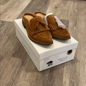 🆕Size 6 Berlin Faux Suede Tassel lofer